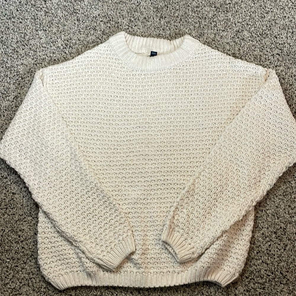 universal thread size s woman’s sweater